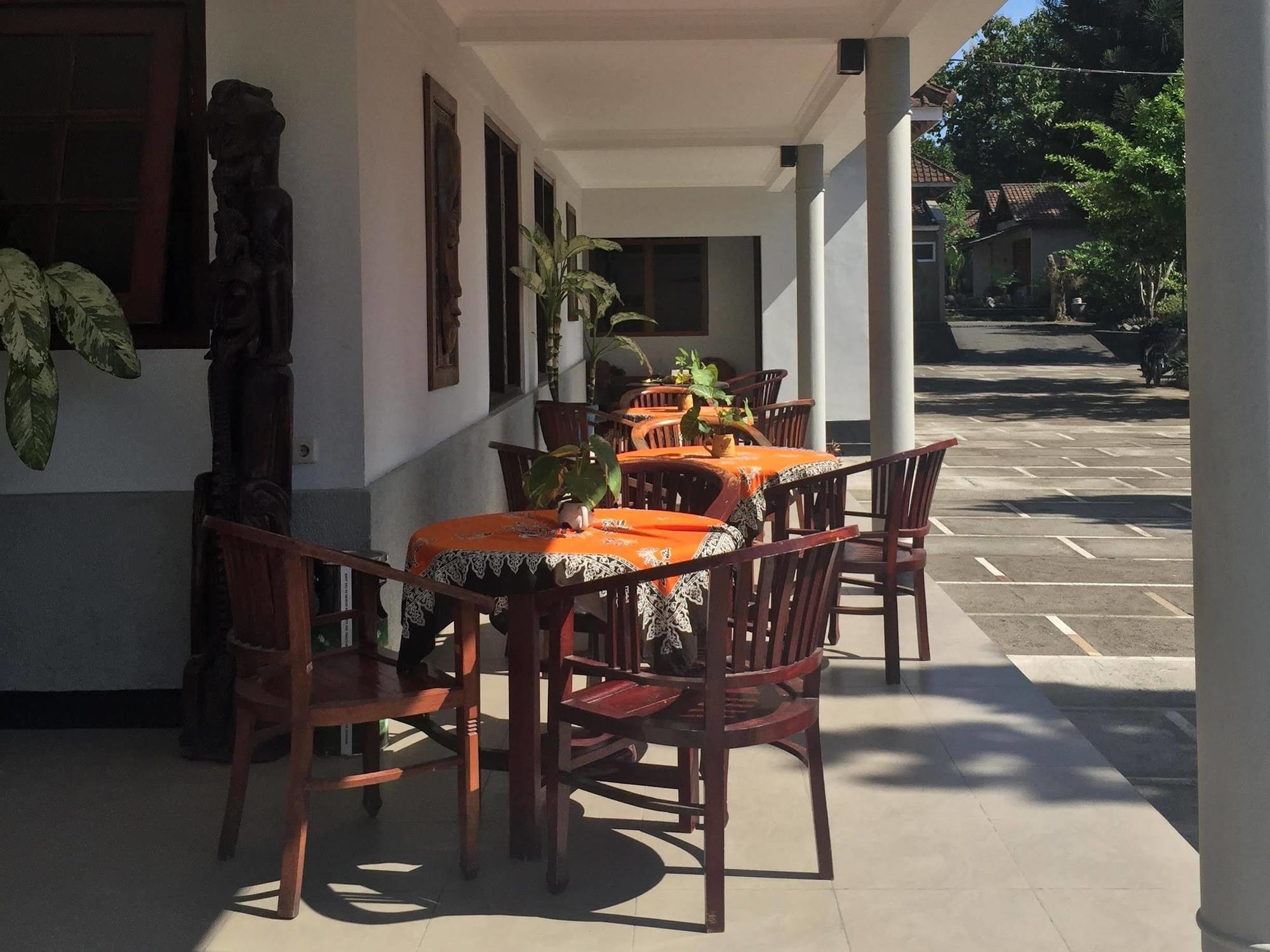 Hotel Minak Jinggo Баньюванги Экстерьер фото