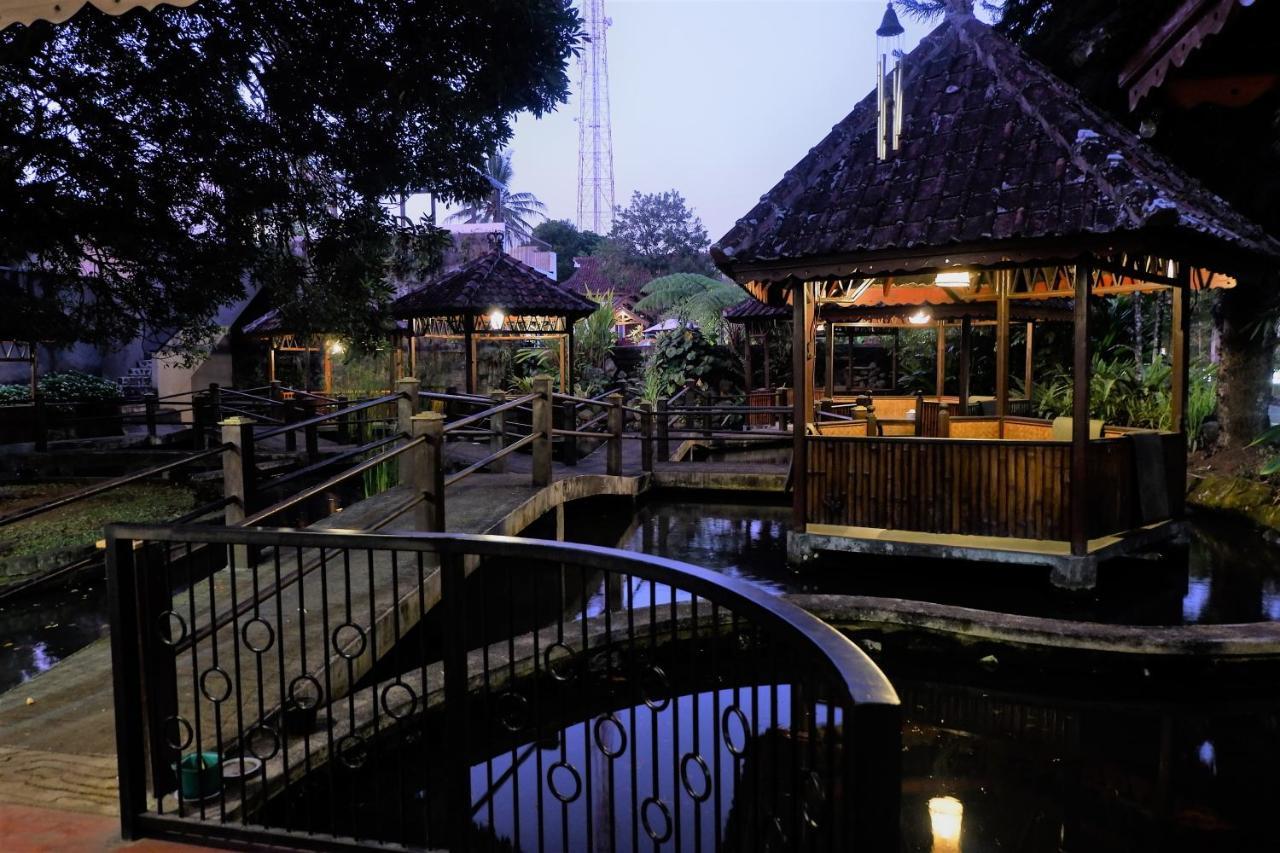 Hotel Minak Jinggo Баньюванги Экстерьер фото