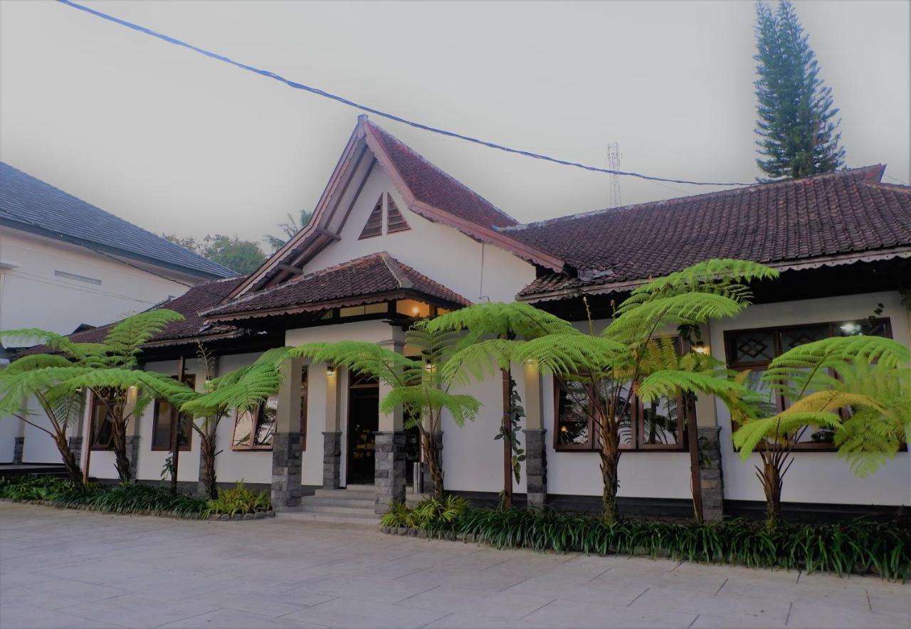 Hotel Minak Jinggo Баньюванги Экстерьер фото